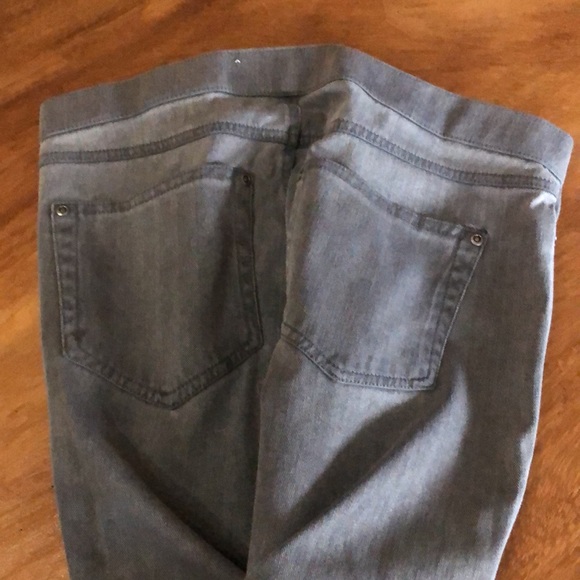 HUE, Heather Gray Skinny Leg Jeggings, Size 6/8 Item #2133 - Picture 4 of 4